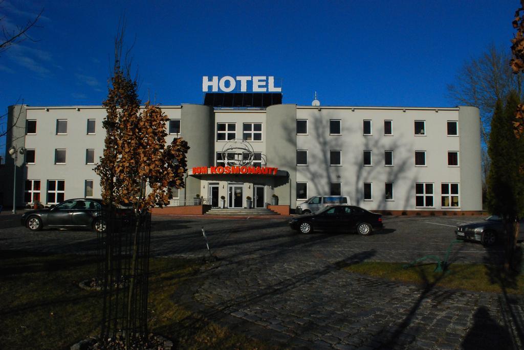 Hotel Kosmonauty Wroclaw-Airport 외부 사진